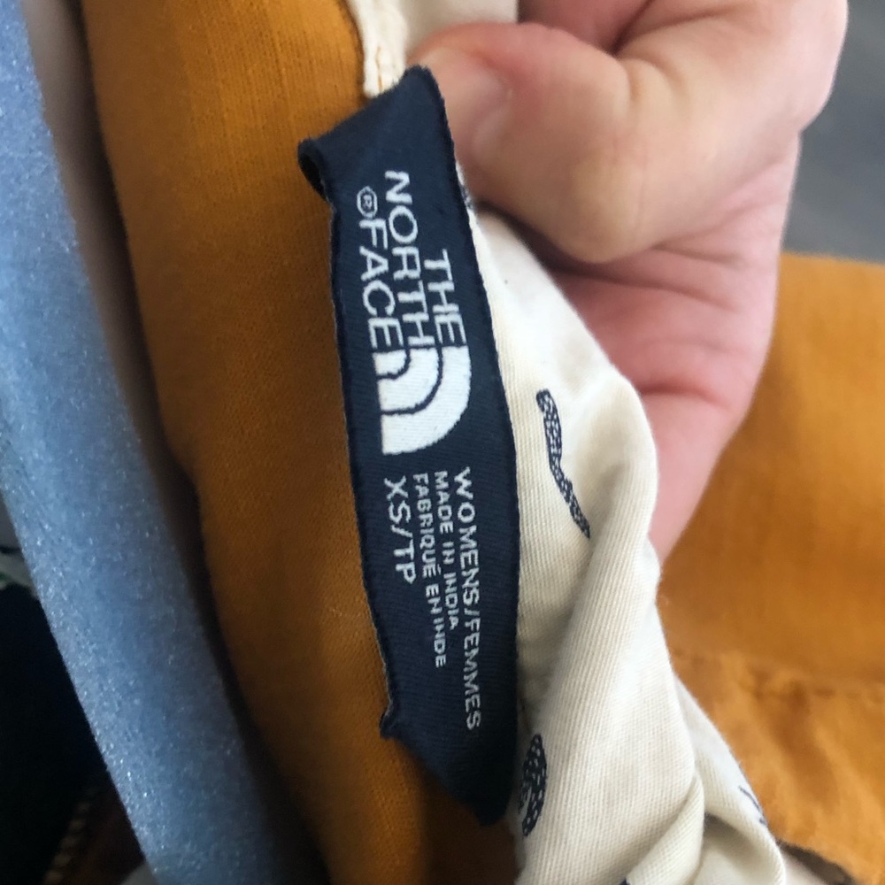 Wow! Brand new North Face tailored jacket with all the details! Zip/button XS - Picture 3 of 7